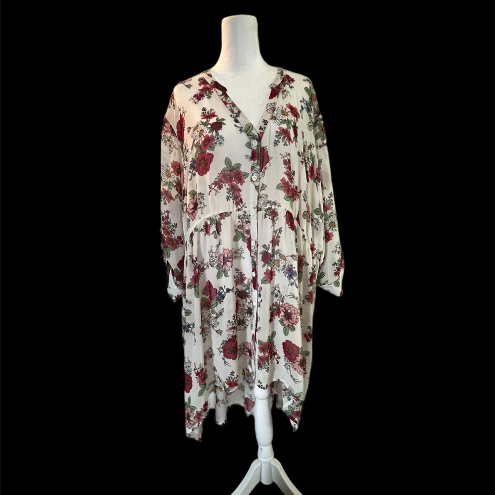 Torrid Lexie High Low Button Front 3/4 Sleeve Tunic Red Floral on White Size 3